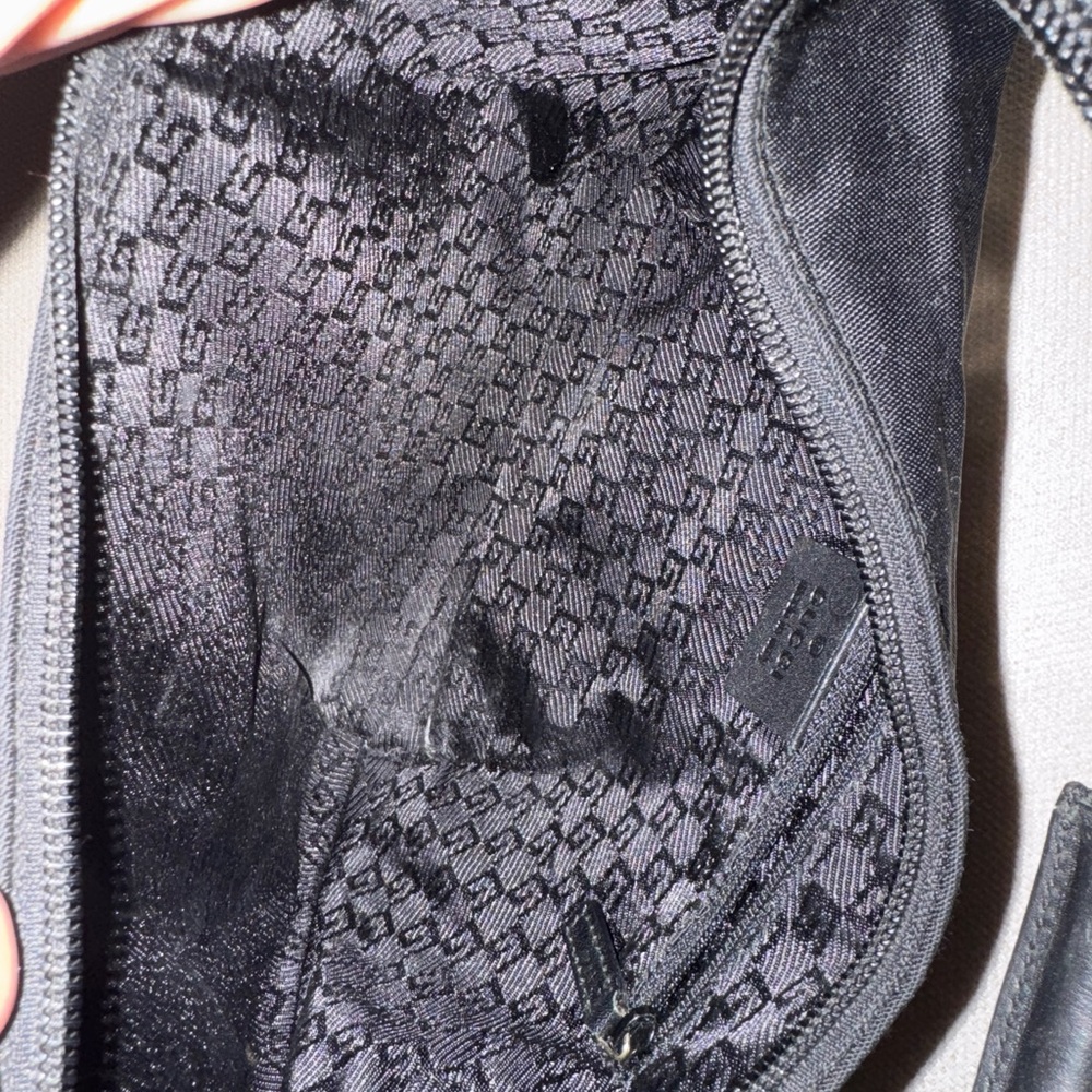 Gucci GG Clasp Hobo Bag in Black - Picture 4 of 4
